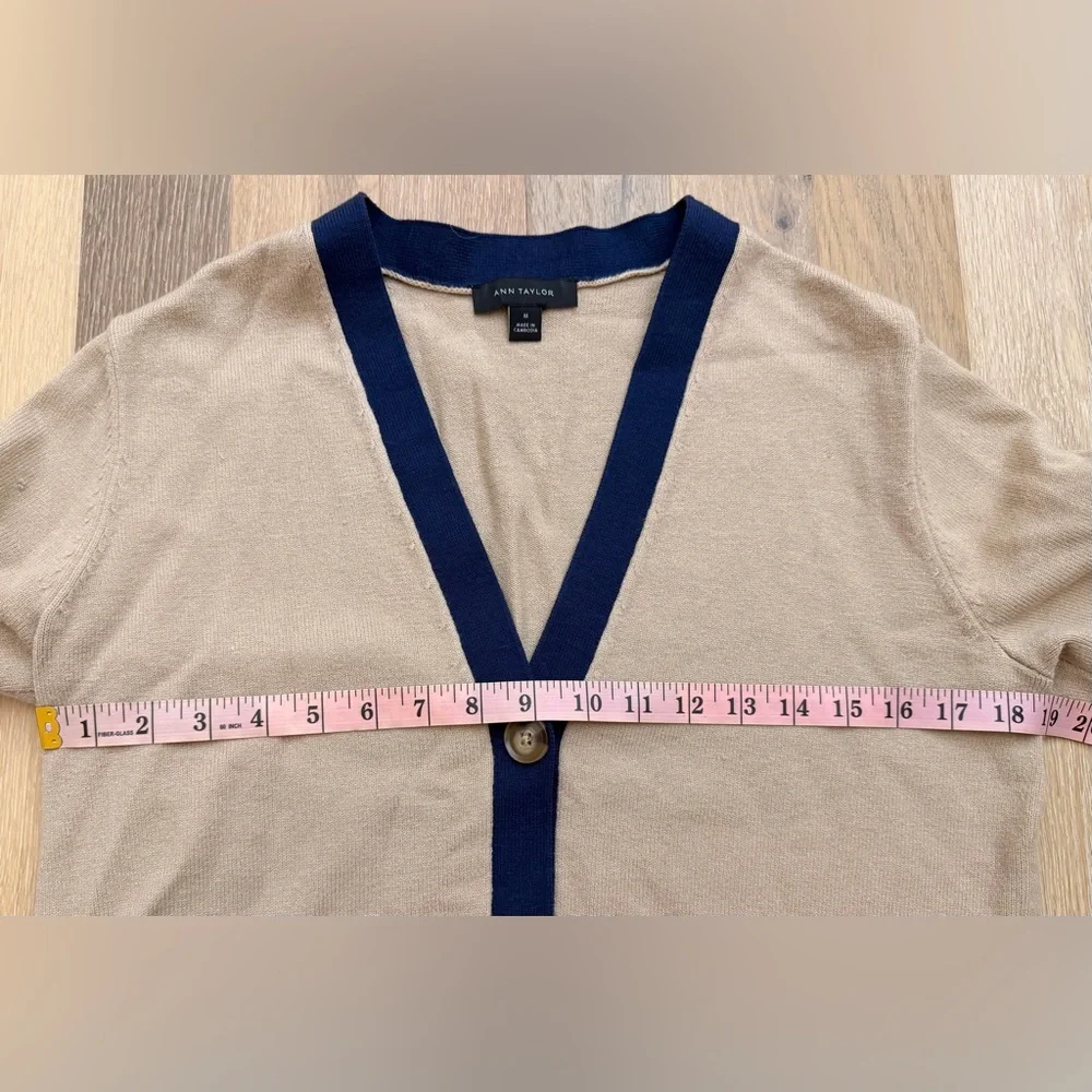 Ann Taylor Women’s Tan and Blue Cardigan Size Medium in Excellent Condition - Picture 3 of 6